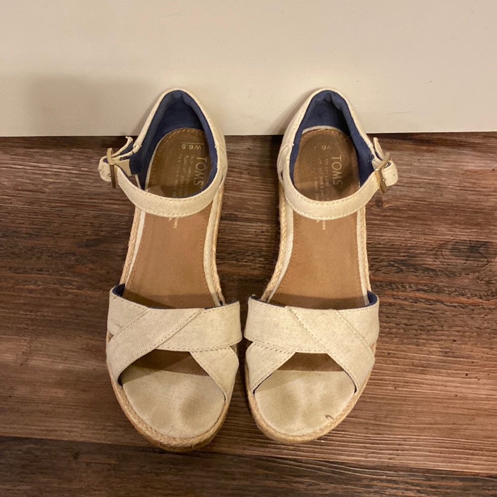 Off cream canvas shoes